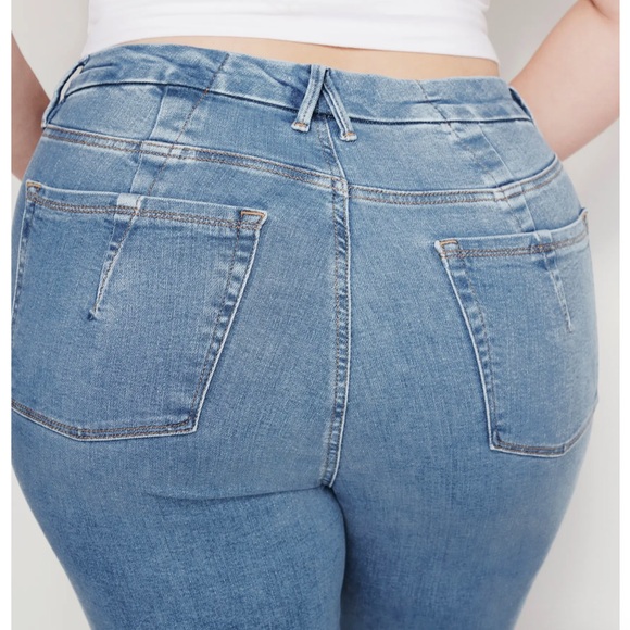 Good American Good Legs Flare Jeans - Picture 4 of 8